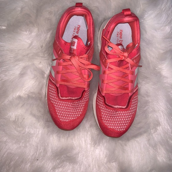 New Balance Tennis shoes - Picture 2 of 4